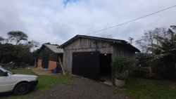 Sítio de 4 hectares com casa de 03 dormitórios no bairro Morro do Macaco Branco 