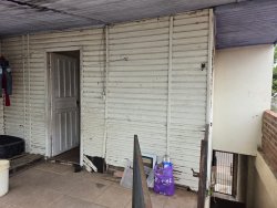 Pavilhão com casas no bairro Canudos 