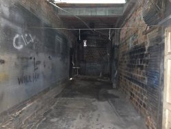 Pavilhão com casas no bairro Canudos 