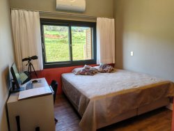 Linda casa em condomínio fechado no estilo rústico sofisticado 