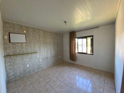 Casa com 02 dormitórios no bairro Lomba Grande 