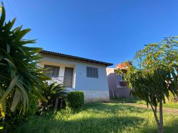 Casa com 02 dormitórios no bairro Lomba Grande 