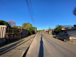 Casa com 02 dormitórios no bairro Lomba Grande 