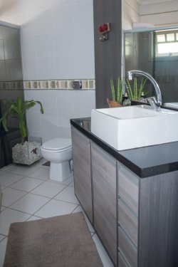 Casa com 03 dormitórios no bairro Ideal 