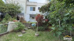 Casa com 03 dormitórios no bairro Jardim das Acácias  