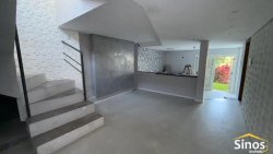 Casa com 03 dormitórios no bairro Jardim das Acácias  