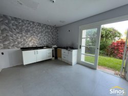 Casa com 03 dormitórios no bairro Jardim das Acácias  