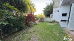 Casa com 03 dormitórios no bairro Jardim das Acácias  