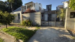 Casa com 03 dormitórios no bairro Jardim das Acácias  