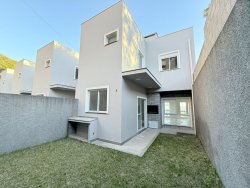 Casa com 03 suítes no bairro Campestre 