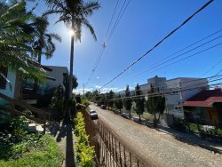 Casa com 03 dormitórios para locação no bairro Guarani 