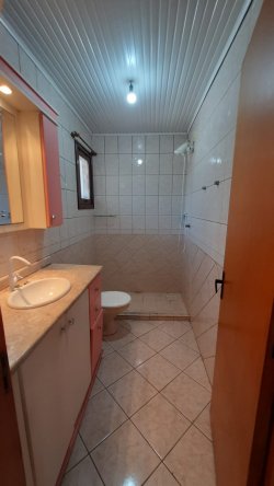 Casa com 04 dormitórios no Bairro Operário  