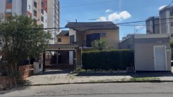 Casa com 04 dormitórios no Bairro Operário  