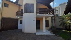 Casa com 04 dormitórios no Bairro Operário  