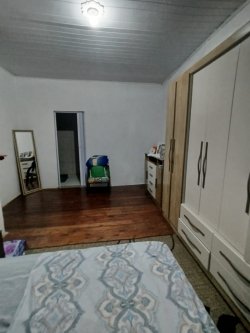 Casa com 03 dormitórios no bairro Santo Afonso 