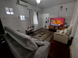 Casa com 03 dormitórios no bairro Santo Afonso 