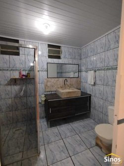 Casa com 03 dormitórios no bairro Canudos 