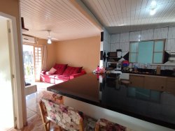 Casa com 03 dormitórios no bairro Canudos 