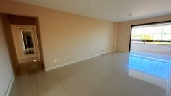 Apartamento com 03 dormitórios, sendo 01 suíte no Edifício Monte Alverne  