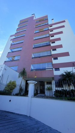 Apartamento com 03 dormitórios, sendo 01 suíte no Edifício Monte Alverne  