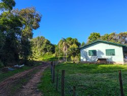 Chácara com 2,8 hectares na área central da Lomba Grande 