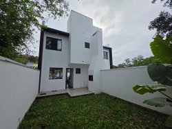 Sobrado com 02 dormitórios no bairro São Jorge 