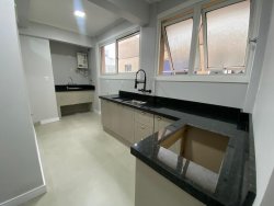 Apartamento com 02 dormitórios no Edifício Sinuelo II 