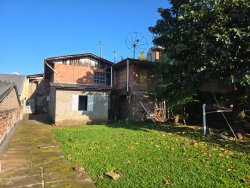 Casa com 04 dormitórios no bairro Ideal 