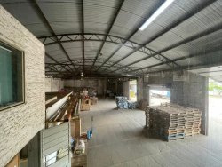 Pavilhão logístico com 548m² no bairro Rondônia 