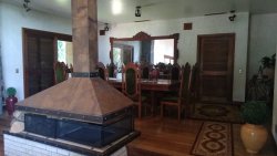 Casa com 04 dormitórios no Bairro Rondônia 