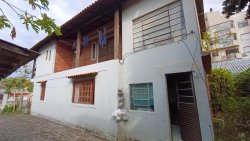 Casa com 05 dormitórios no bairro Vila Rosa 