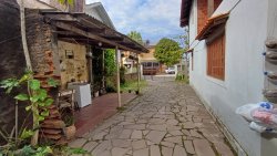 Casa com 05 dormitórios no bairro Vila Rosa 