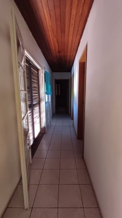 Casa com 05 dormitórios no bairro Vila Rosa 