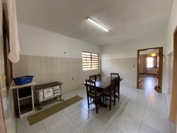 Casa com 03 dormitórios, sendo 01 suíte para locação no bairro Boa Vista 