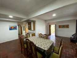 Casa ampla estilo sobrado com 05 dormitórios, sendo 01 suíte no bairro Boa Vista 