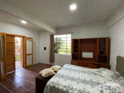 Casa ampla estilo sobrado com 05 dormitórios, sendo 01 suíte no bairro Boa Vista 