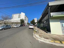 Sala comercial com 80m² para locação no Centro 
