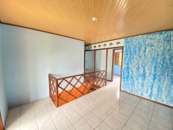 Casa com 02 dormitórios no bairro Lomba Grande  