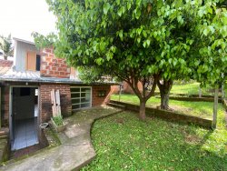 Casa com 02 dormitórios no bairro Lomba Grande  