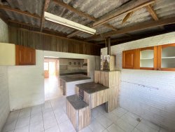 Casa com 02 dormitórios no bairro Lomba Grande  