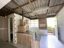Casa com 02 dormitórios no bairro Lomba Grande  