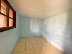 Casa com 02 dormitórios no bairro Lomba Grande  