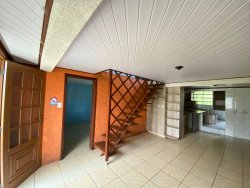 Casa com 02 dormitórios no bairro Lomba Grande  