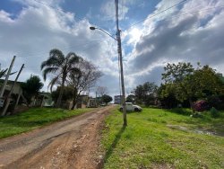 Casa com 02 dormitórios no bairro Lomba Grande  