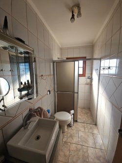 Casa com 05 dormitórios no bairro Ouro Branco 