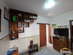 Casa com 05 dormitórios no bairro Ouro Branco 