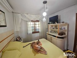 Casa com 05 dormitórios no bairro Ouro Branco 