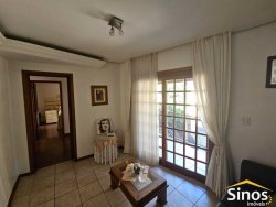 Casa com 05 dormitórios no bairro Ouro Branco 