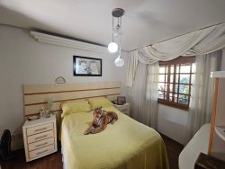 Casa com 05 dormitórios no bairro Ouro Branco 