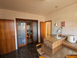Casa com 05 dormitórios no bairro Ouro Branco 